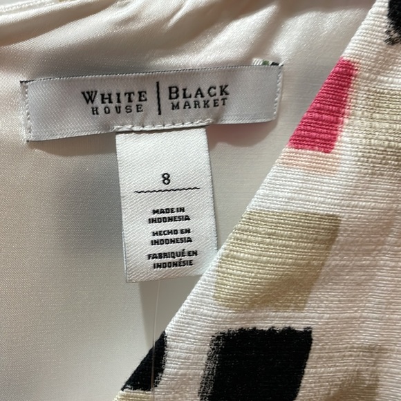 V-neck sleeveless dress - Picture 2 of 5